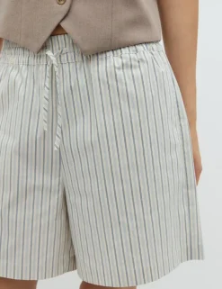 Calyn-M Shorts - Stribet